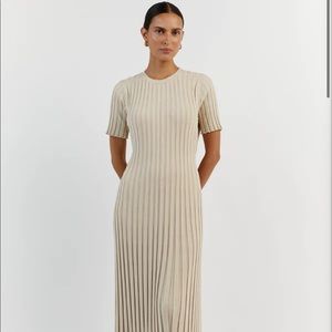NWT ADA STONE SHORT SLEEVE MIDI DRESS